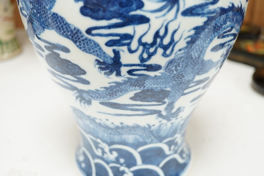 A large Chinese blue and white dragon vase, 40 cm high.